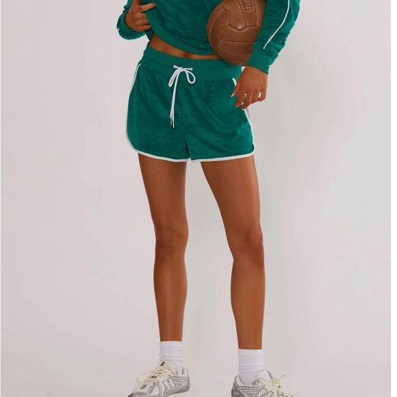 Beach Riot Rynn Short - Picture 1 of 7